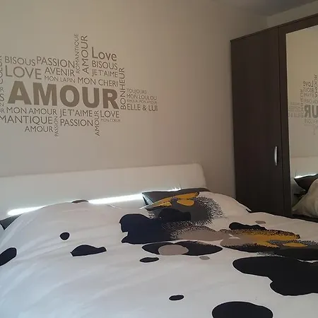 Mainstreet Lejlighed *