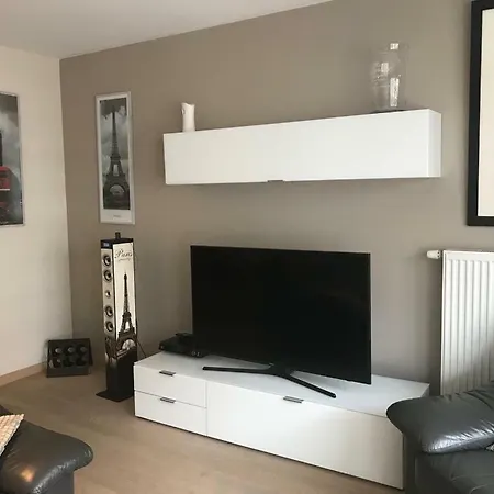 Mainstreet דירה *